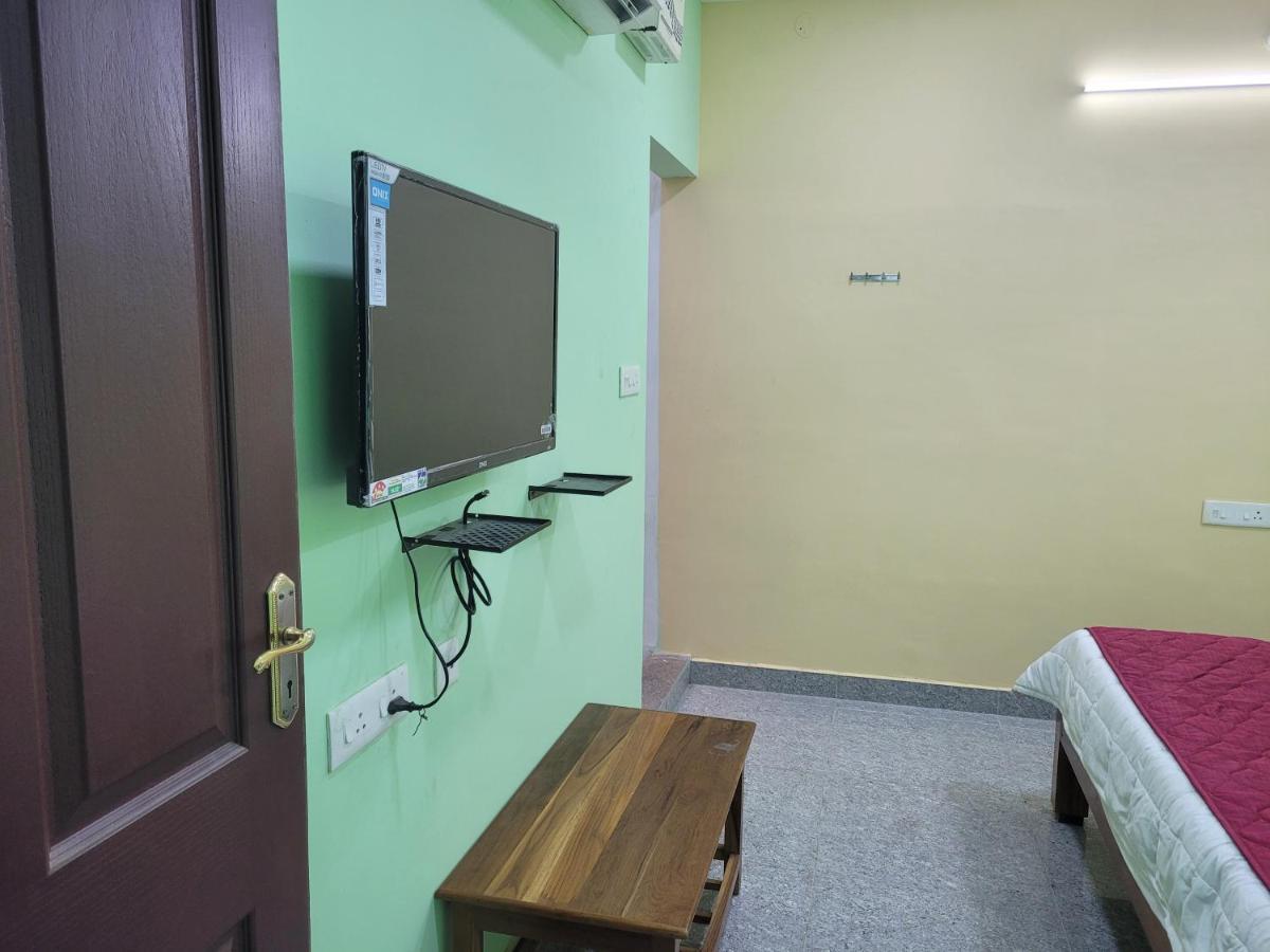 French Park Inn Puduccseri Kültér fotó