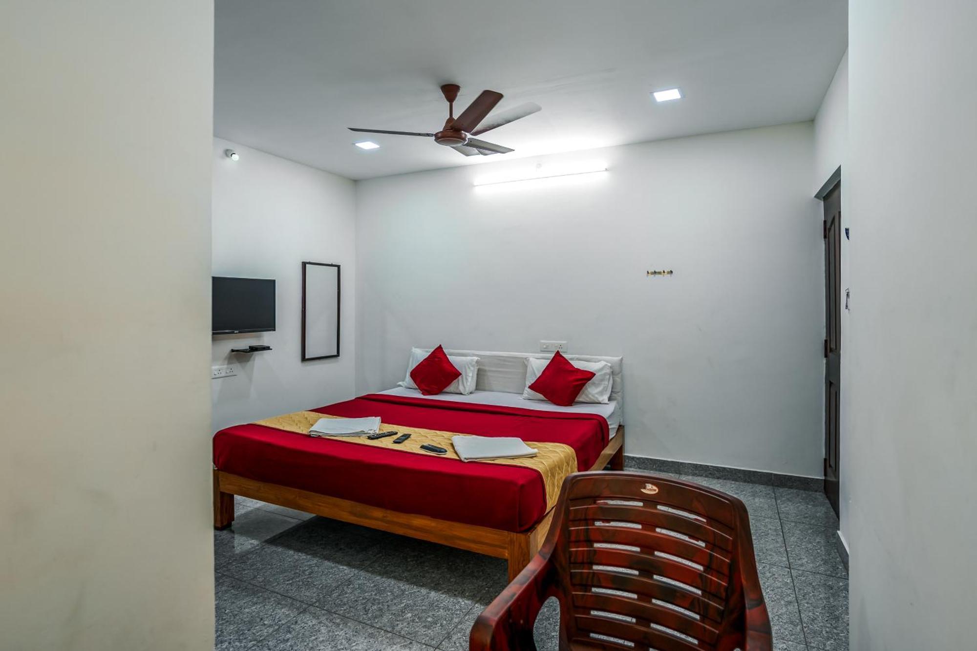 French Park Inn Puduccseri Kültér fotó