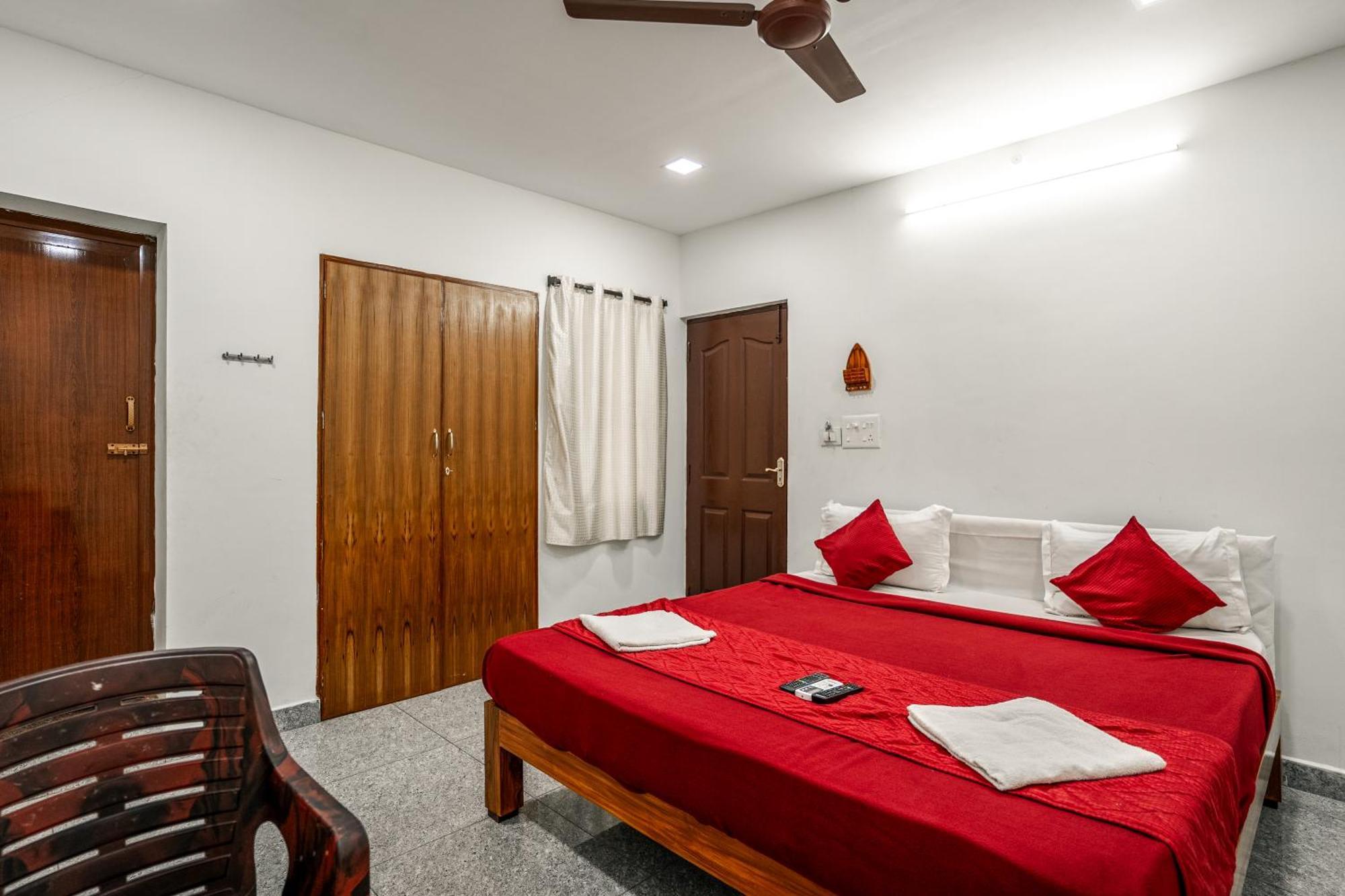 French Park Inn Puduccseri Kültér fotó