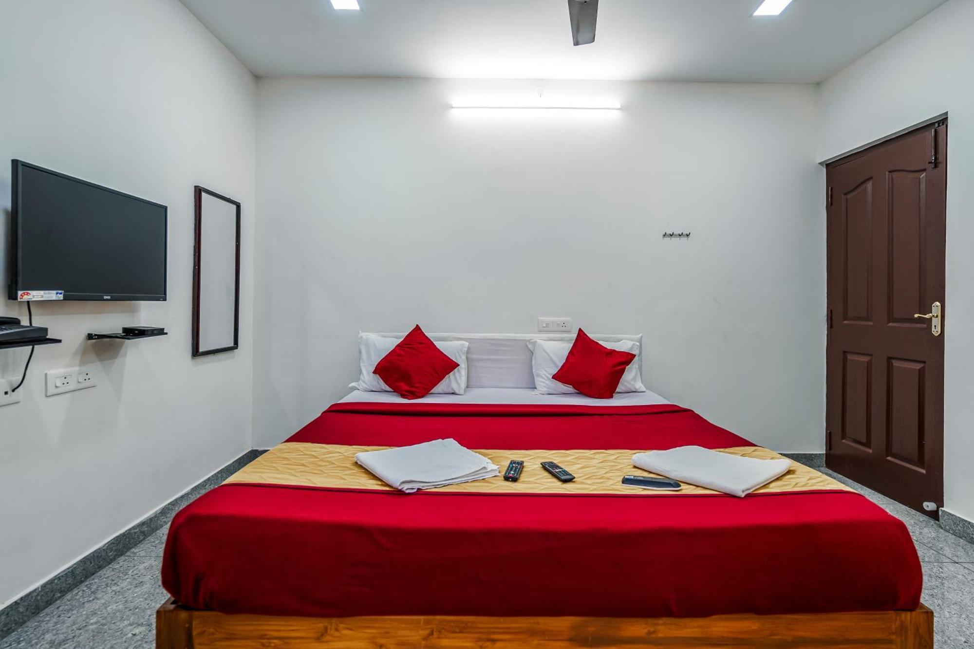French Park Inn Puduccseri Kültér fotó