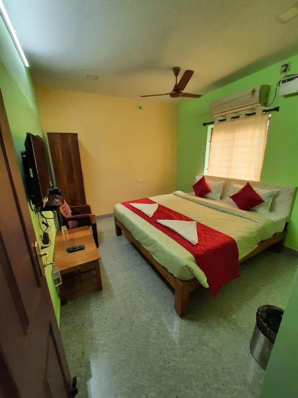French Park Inn Puduccseri Kültér fotó